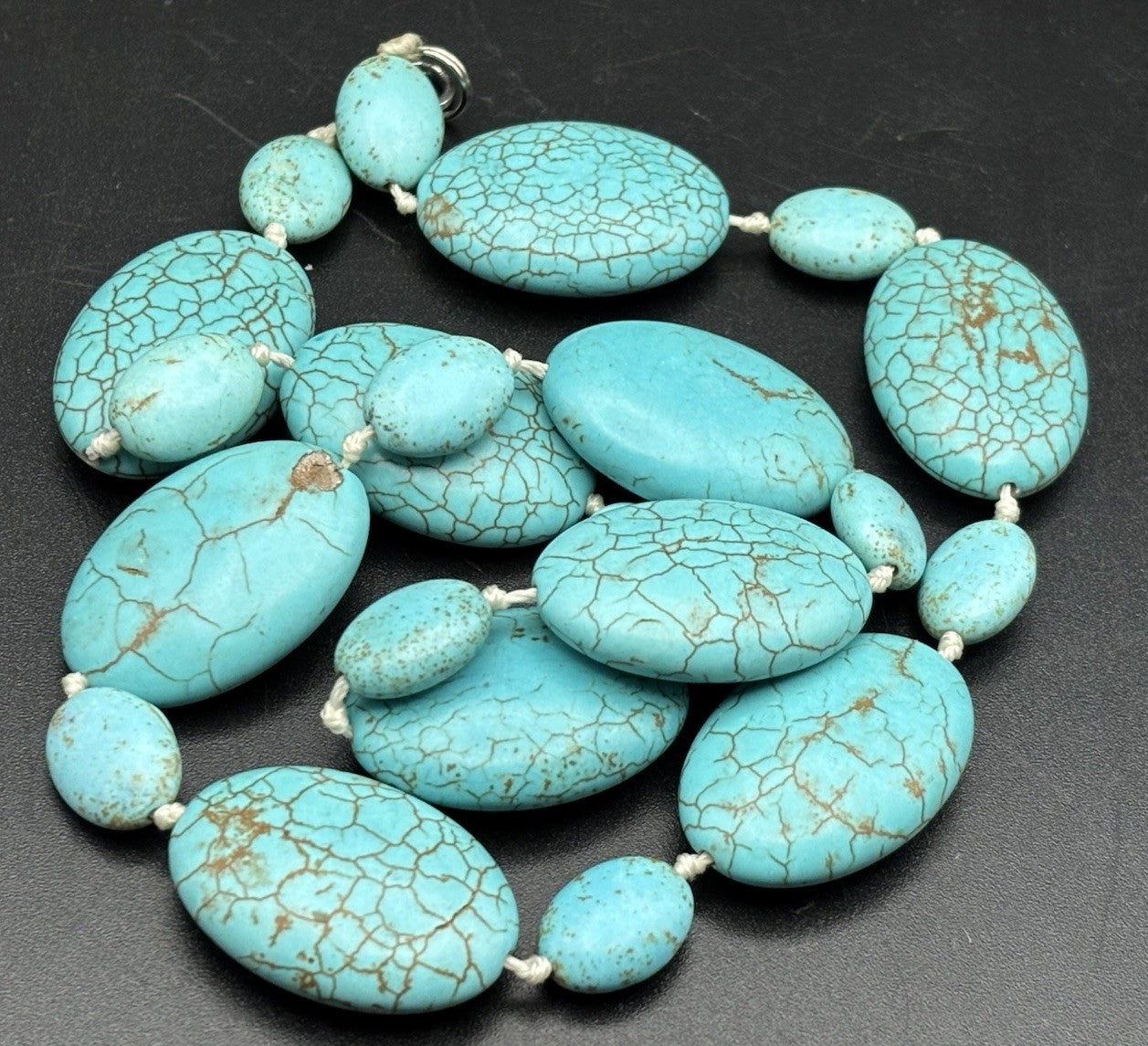 Vintage Turquoise Howlite Bead Necklace Knotted Statement Graduated 54.5cm