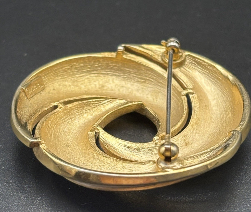 Vintage Crown Trifari White Enamel Swirl Brooch Gold Tone