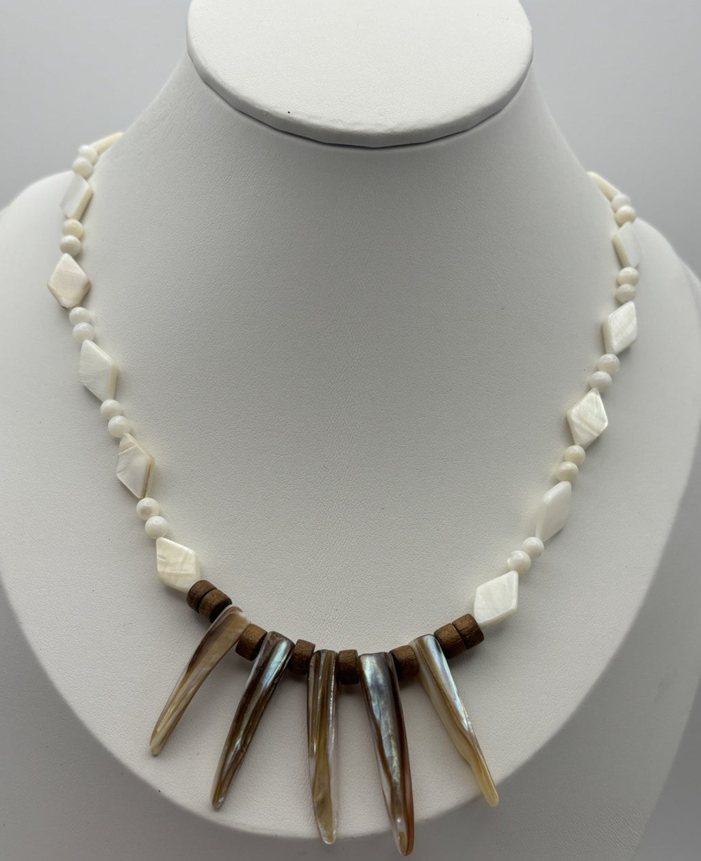 Vintage Tribal Shell Necklace Earrings Set Mother of Pearl Beads Boho Jewelry