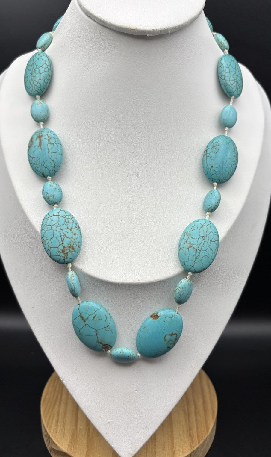 Vintage Turquoise Howlite Bead Necklace Knotted Statement Graduated 54.5cm