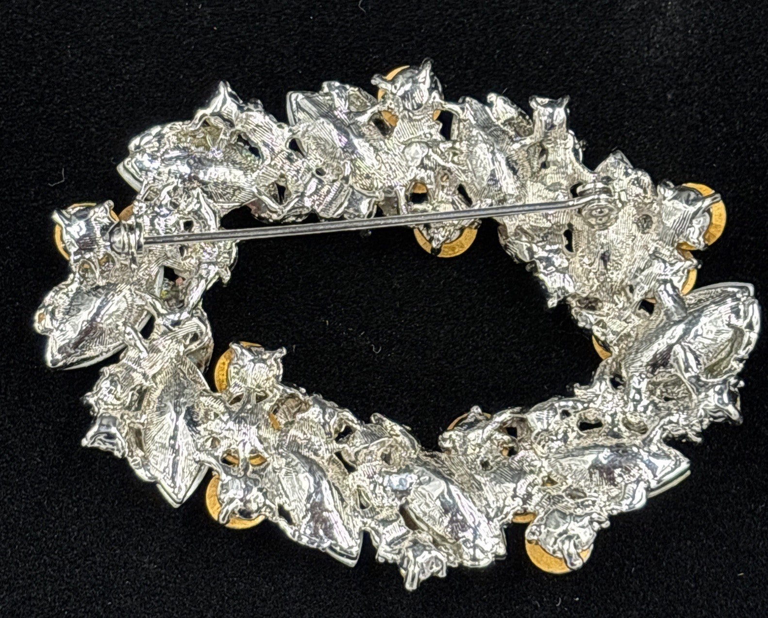 Vtg Brooch Diamanté Lustre Aurora Rhinestone’s Silver Tone Brooch.￼unsigned