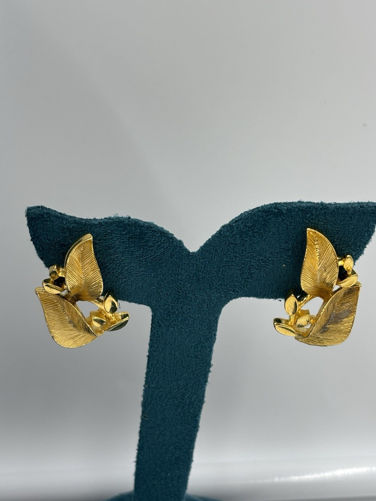 Vintage Gold-Tone Leaf Jewelry Set – Necklace, Bracelet & Earrings