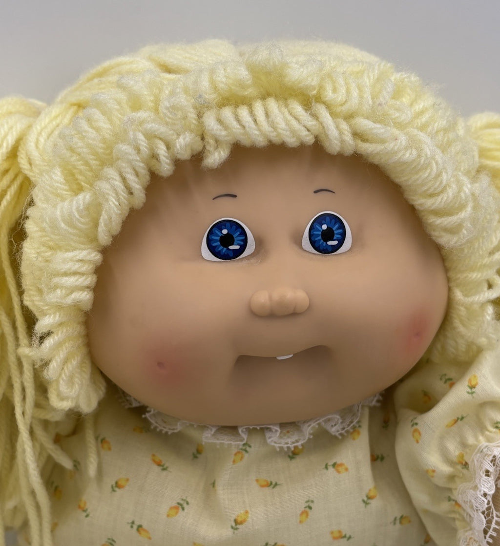 Vintage 1985 Girl Cabbage Patch Kid Coleco China Xavier Roberts Signed Doll