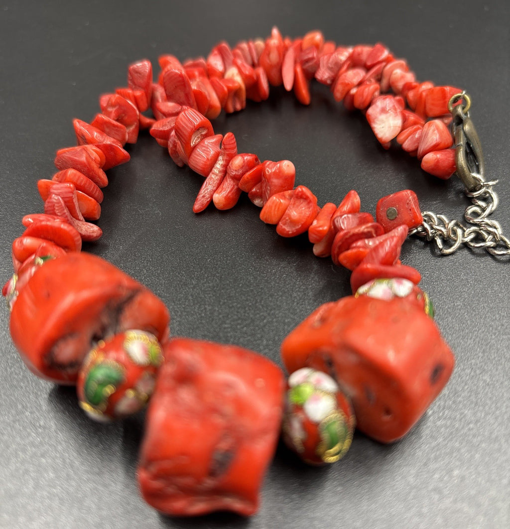 Vtg Red Chunky Coral Beads & Chipped Coral Necklace Art Glass Accents