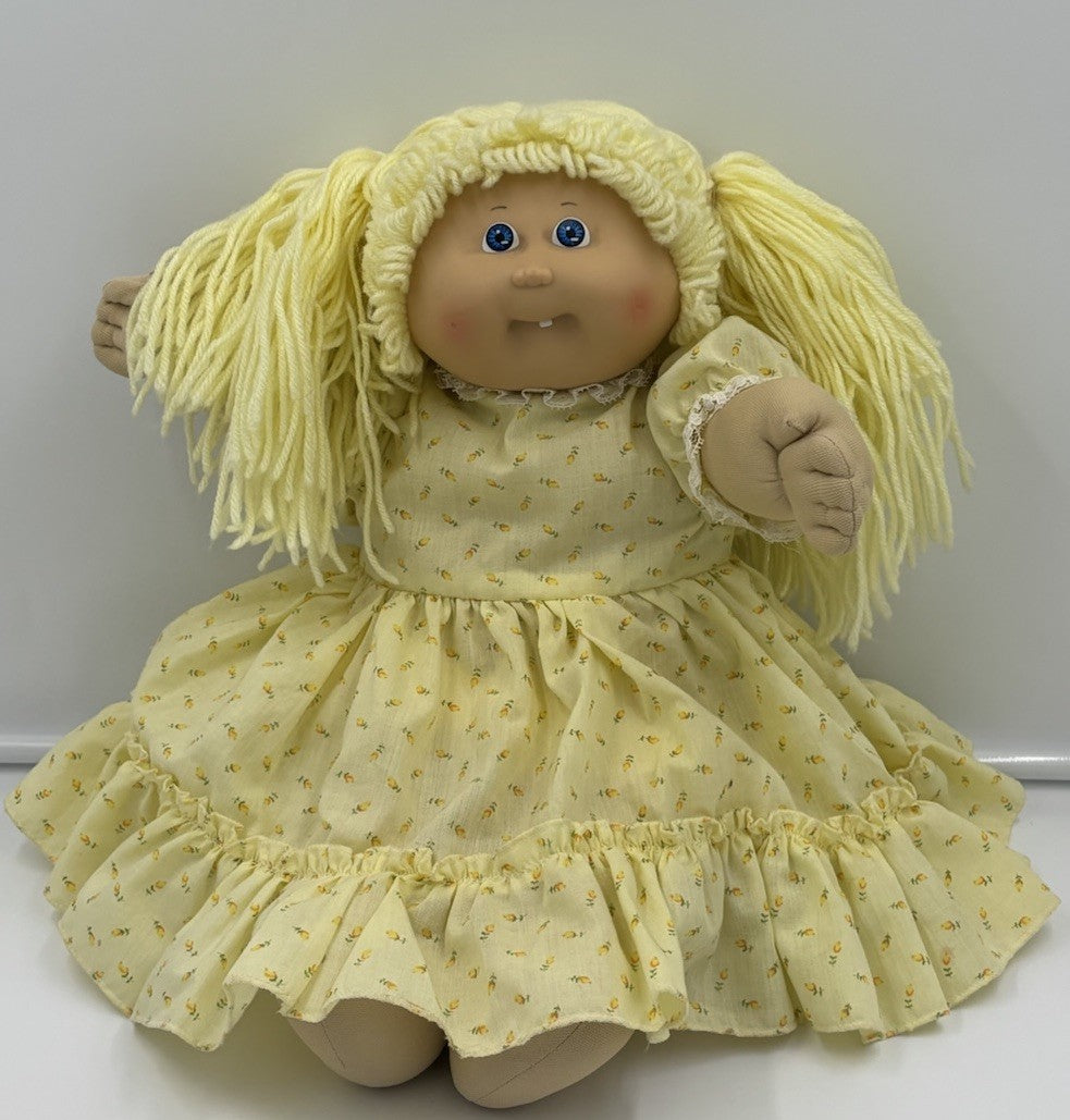 Vintage 1985 Girl Cabbage Patch Kid Coleco China Xavier Roberts Signed Doll