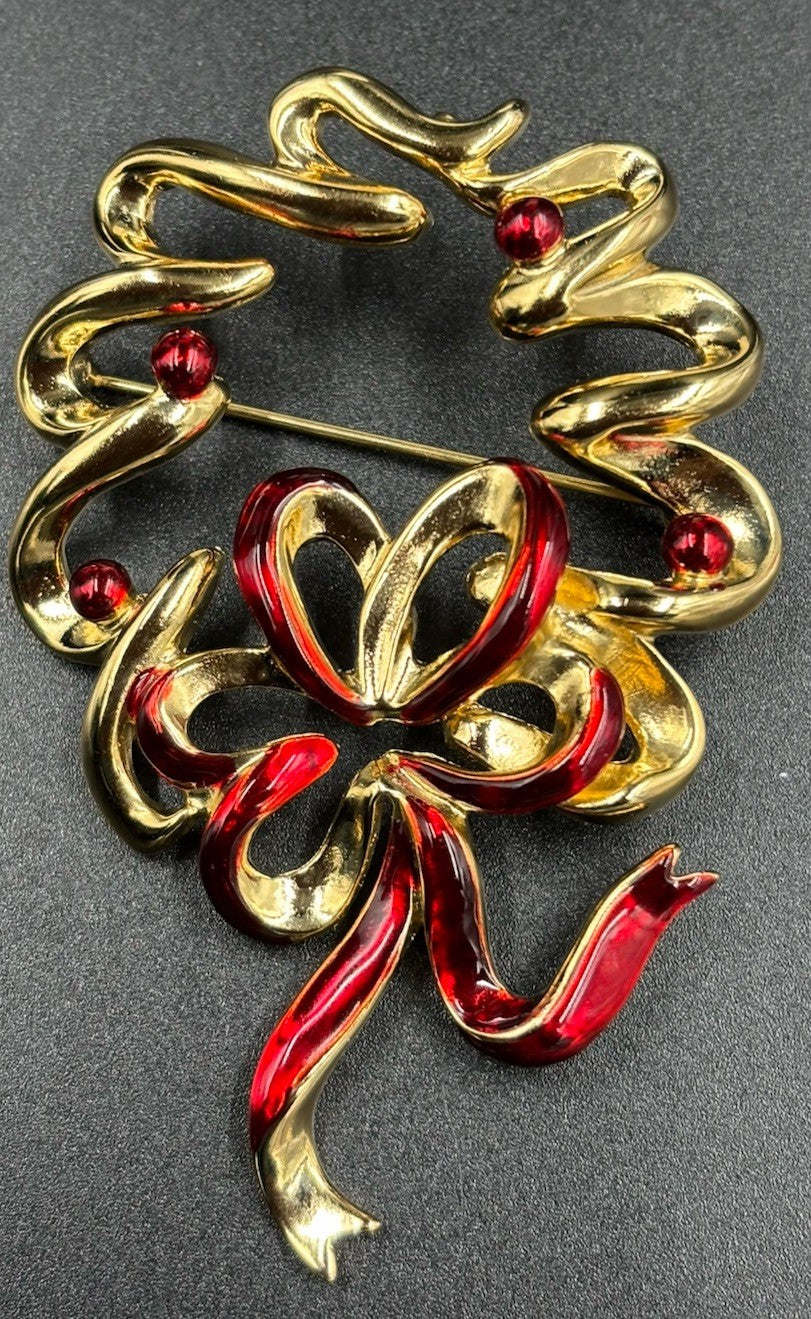 Vintage Unique Krementz Enamel Gold Tone Holiday Wreath Brooch Unsigned