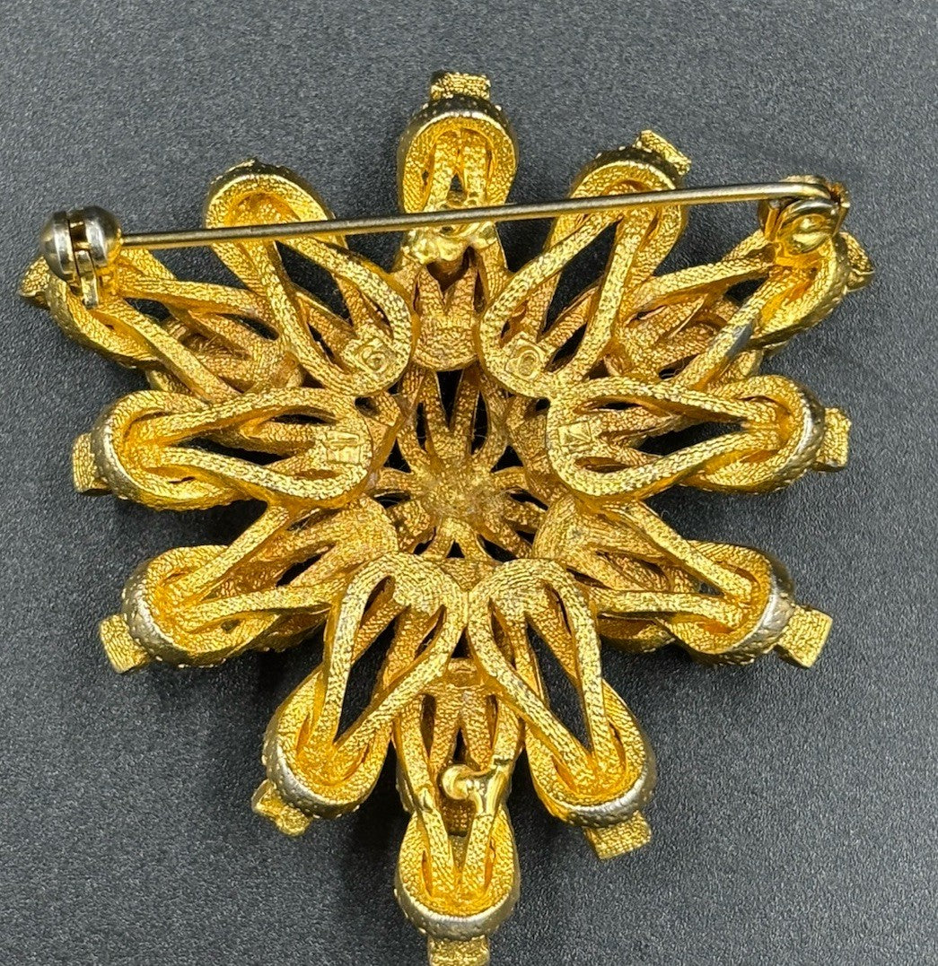 Vintage 1970’s Gold Knot Brooch Snowflake Style.
