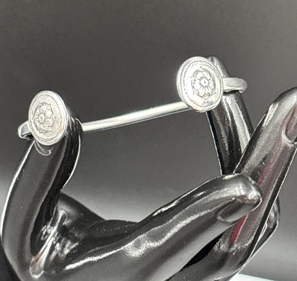 Vintage Silver Flower Cuff Bracelet – Open-End Design, Artisan Made