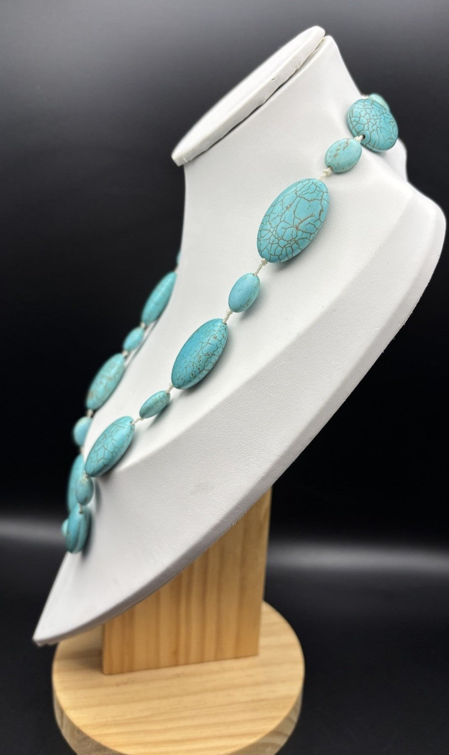 Vintage Turquoise Howlite Bead Necklace Knotted Statement Graduated 54.5cm