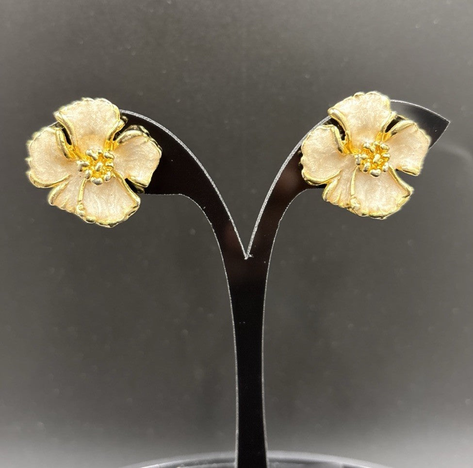 Vintage 80s Pink Enamel Flower Clip-On Earrings – Gold-Tone