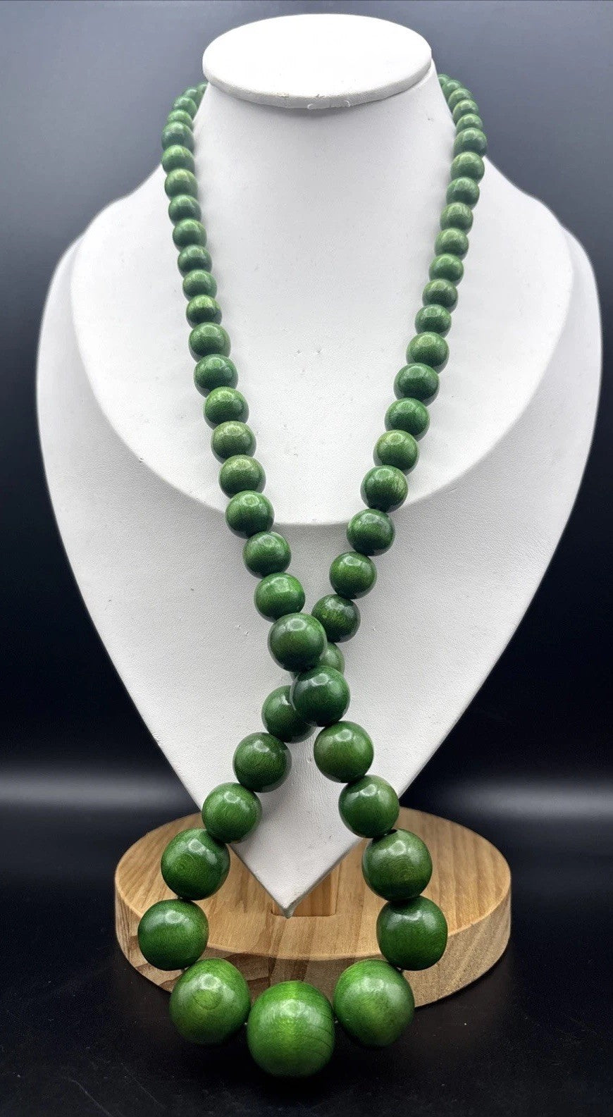 Vintage Art Deco Apple Green Faux Jade Wooden Bead Necklace Screw Clasp