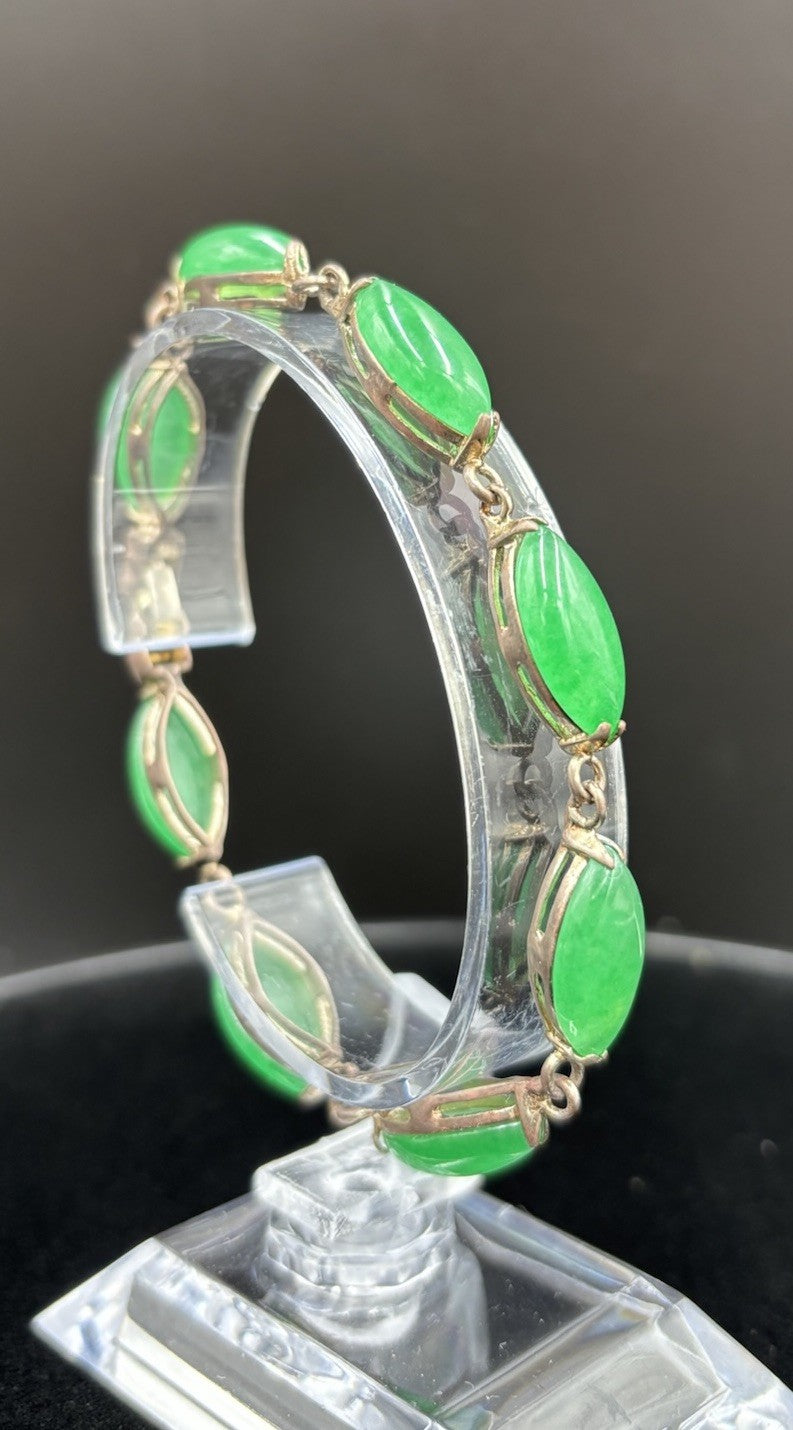 Vintage Peking Glass Green Leaf Bracelet Gold Tone Costume Jewelry