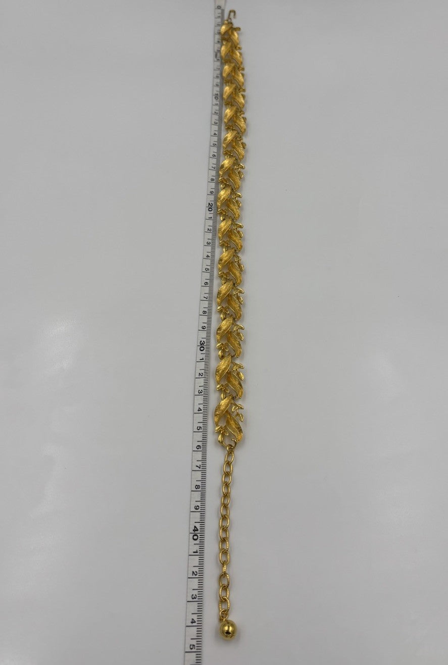 Vintage Gold-Tone Leaf Jewelry Set – Necklace, Bracelet & Earrings
