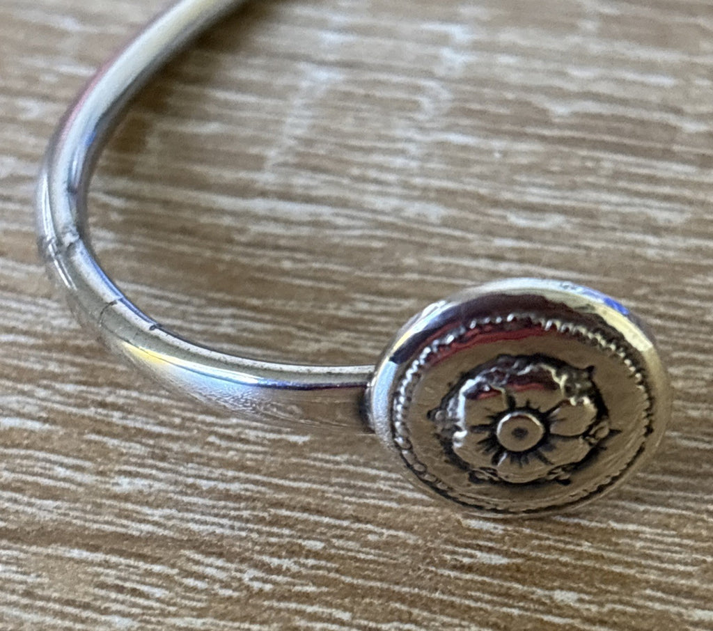 Vintage Silver Flower Cuff Bracelet – Open-End Design, Artisan Made