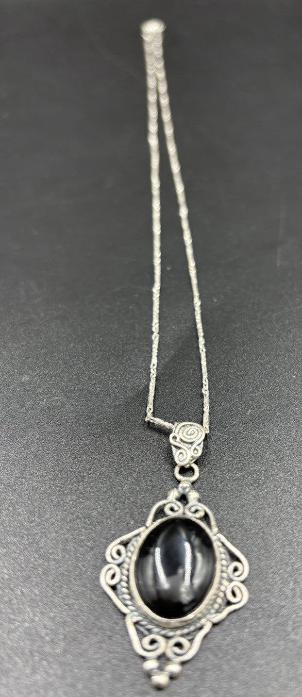 Vintage Sterling Silver Pendant Necklace Black Onyx Cabochon Ornate 28cm