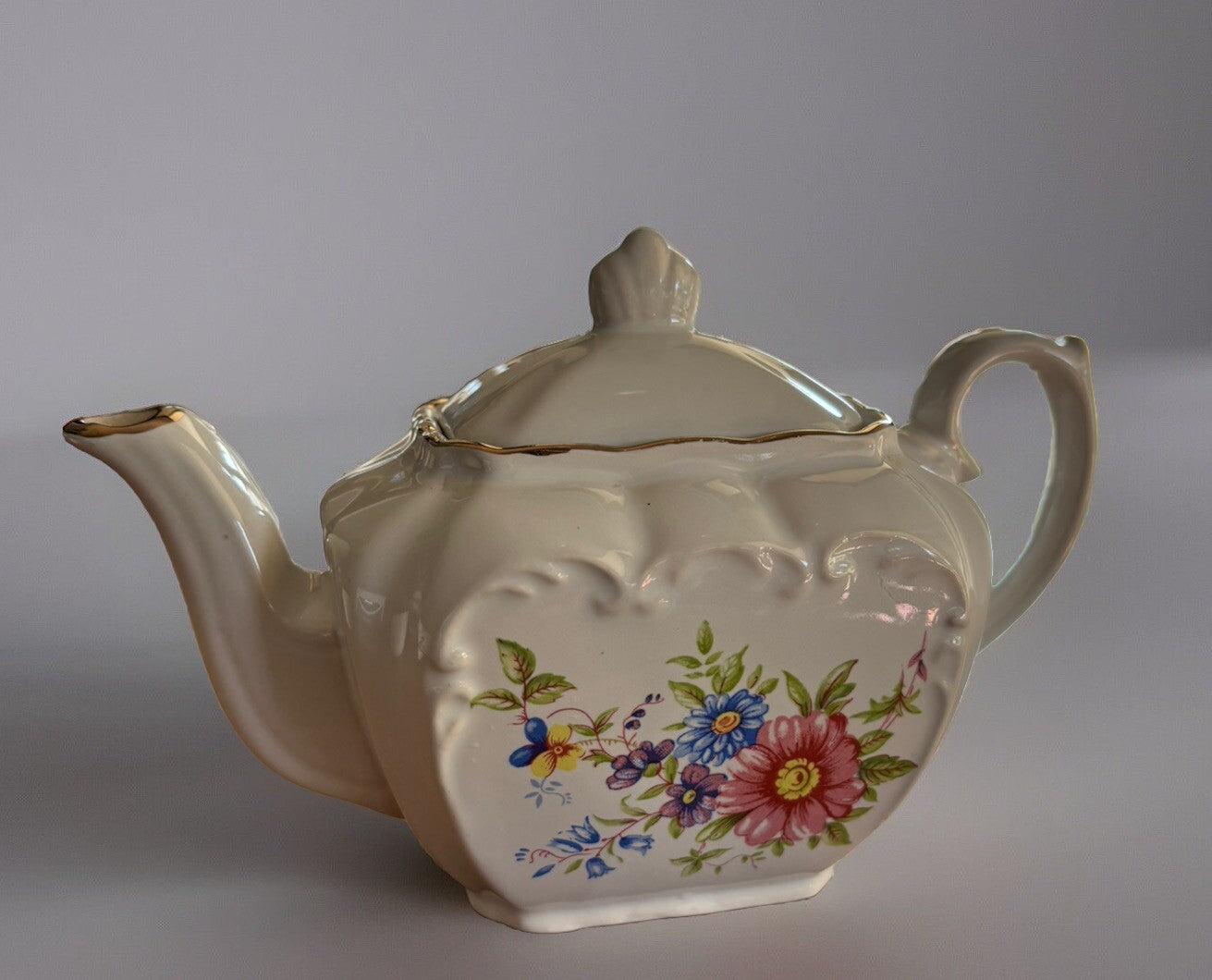 Vintage Porcelain Teapot Small 400ml Floral Gold Trim Decorative Functional