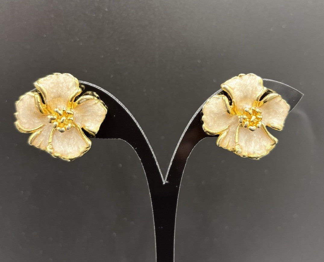 Vintage 80s Pink Enamel Flower Clip-On Earrings – Gold-Tone