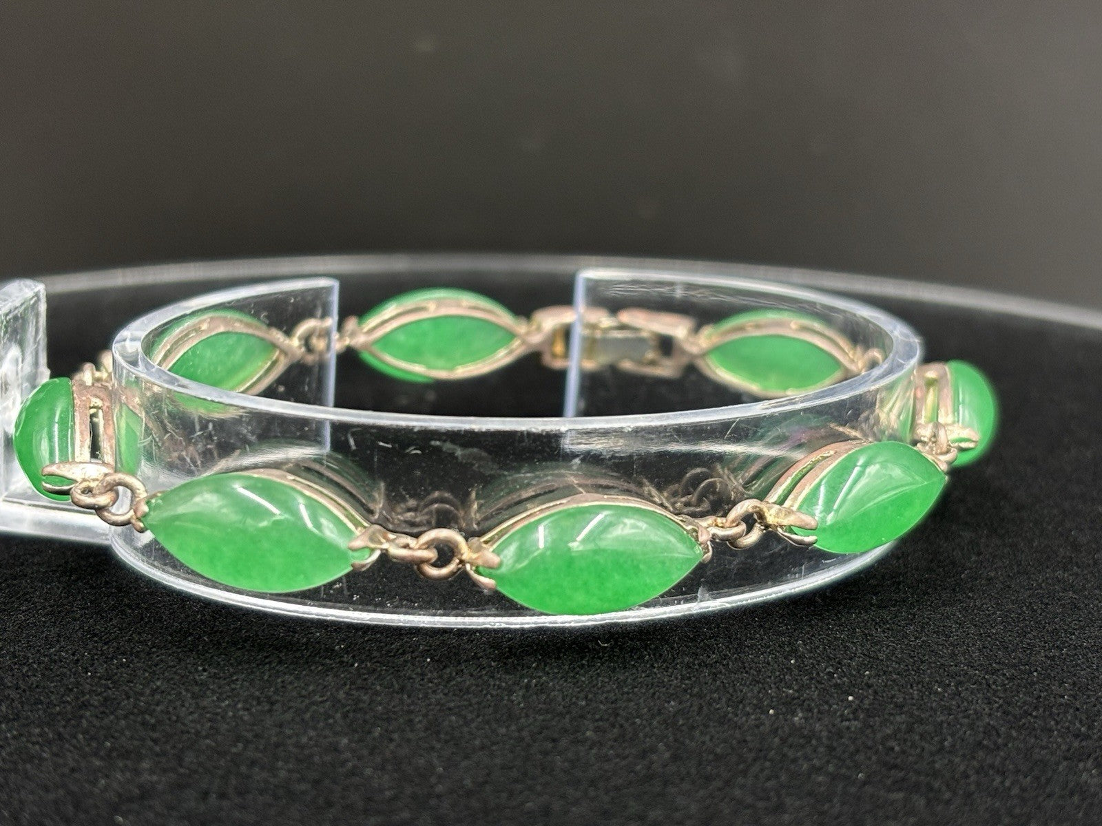 Vintage Peking Glass Green Leaf Bracelet Gold Tone Costume Jewelry