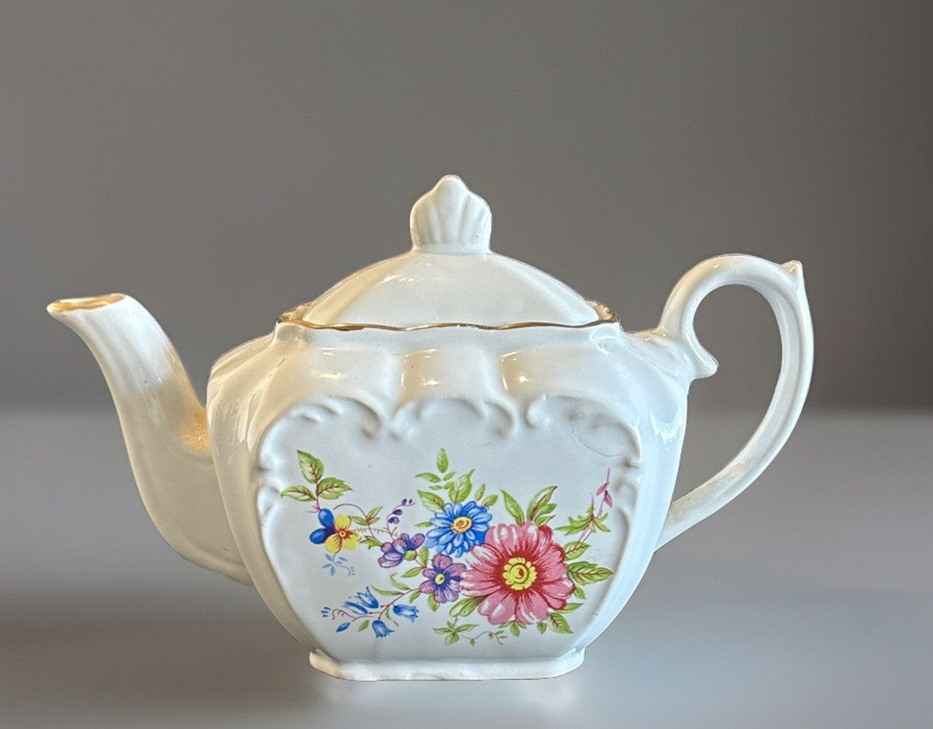 Vintage Porcelain Teapot Small 400ml Floral Gold Trim Decorative Functional