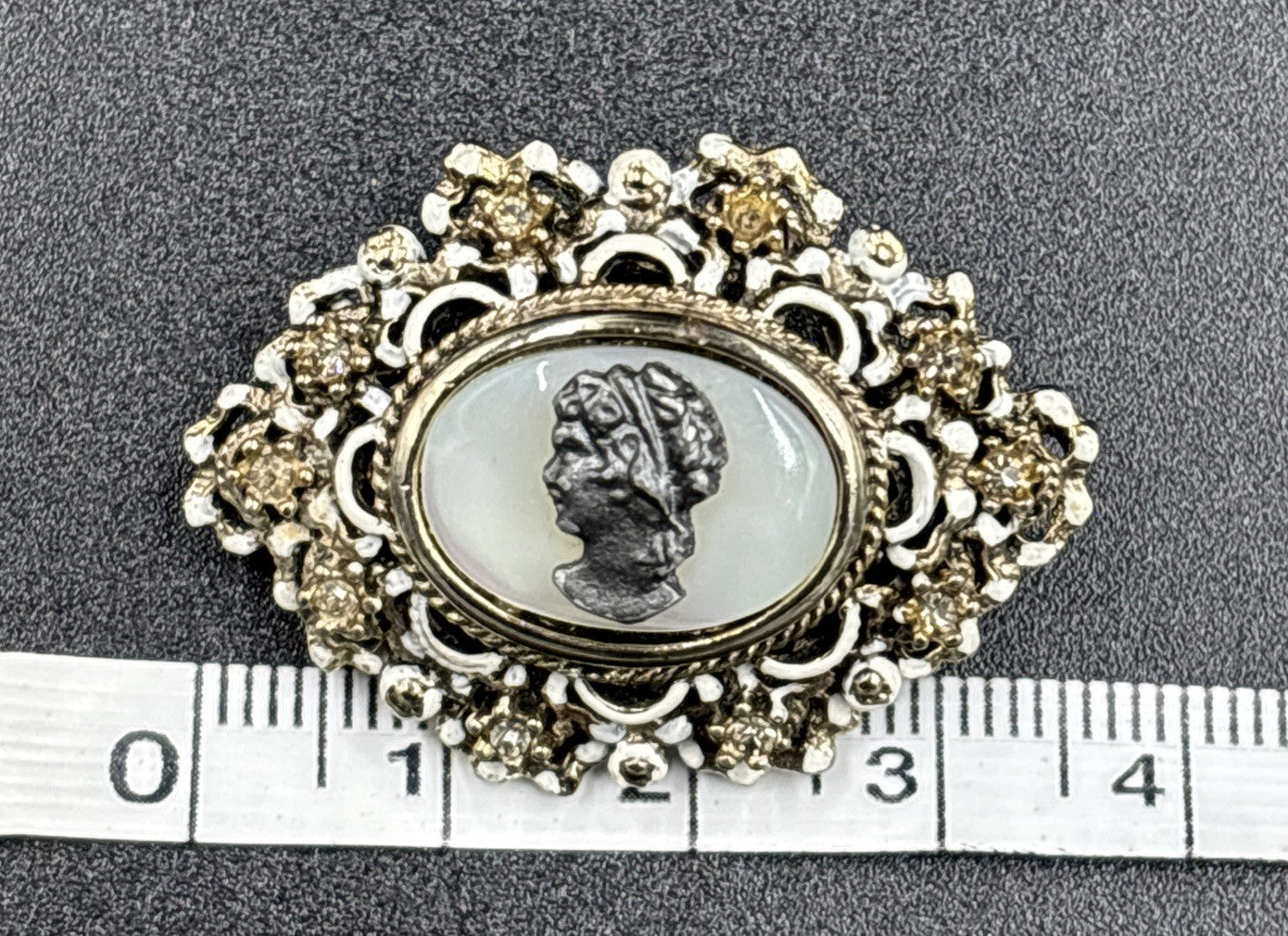 Vintage Elizabeth Reimer Arcansas Rhinestones Cameo Brooch Jewelry