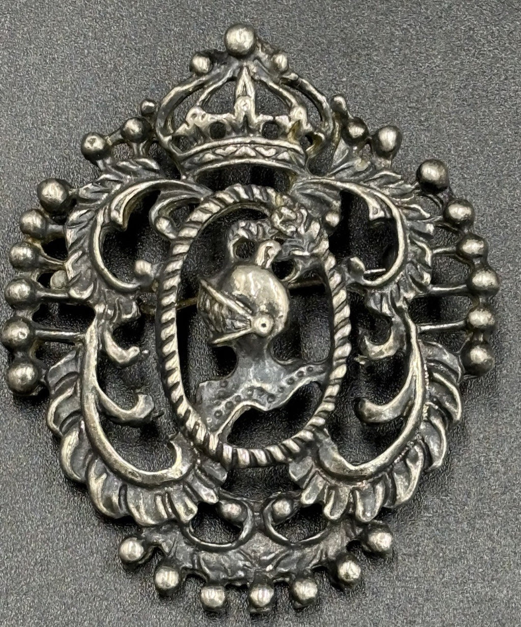 Vintage Ornate Heraldic Knight Brooch – Silver-Tone Metal, Peruzzi Style (5.5cm)
