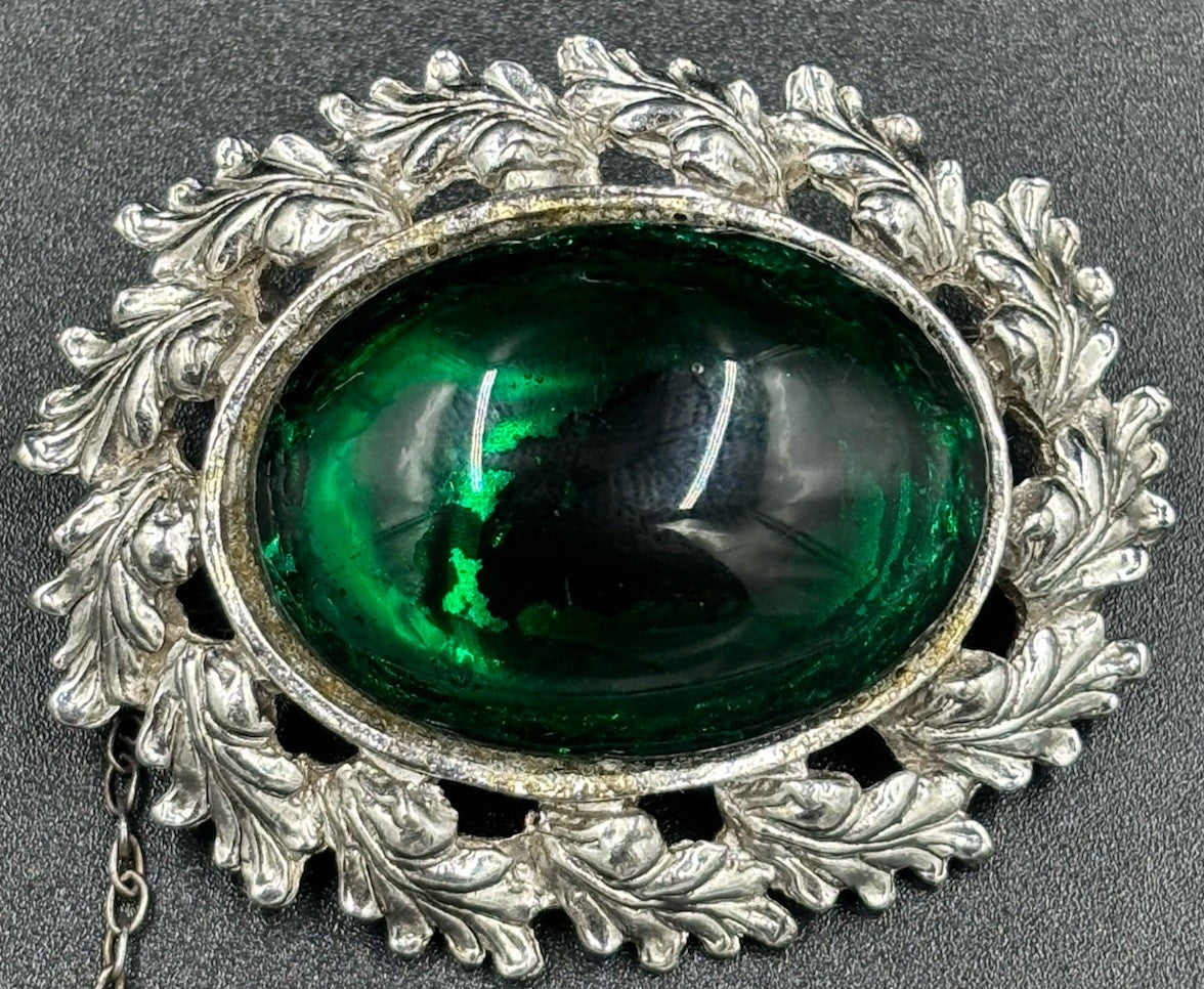 Vintage Aurora Regd Signed Brooch Glass Emerald Green In Silver Tone Setting.
