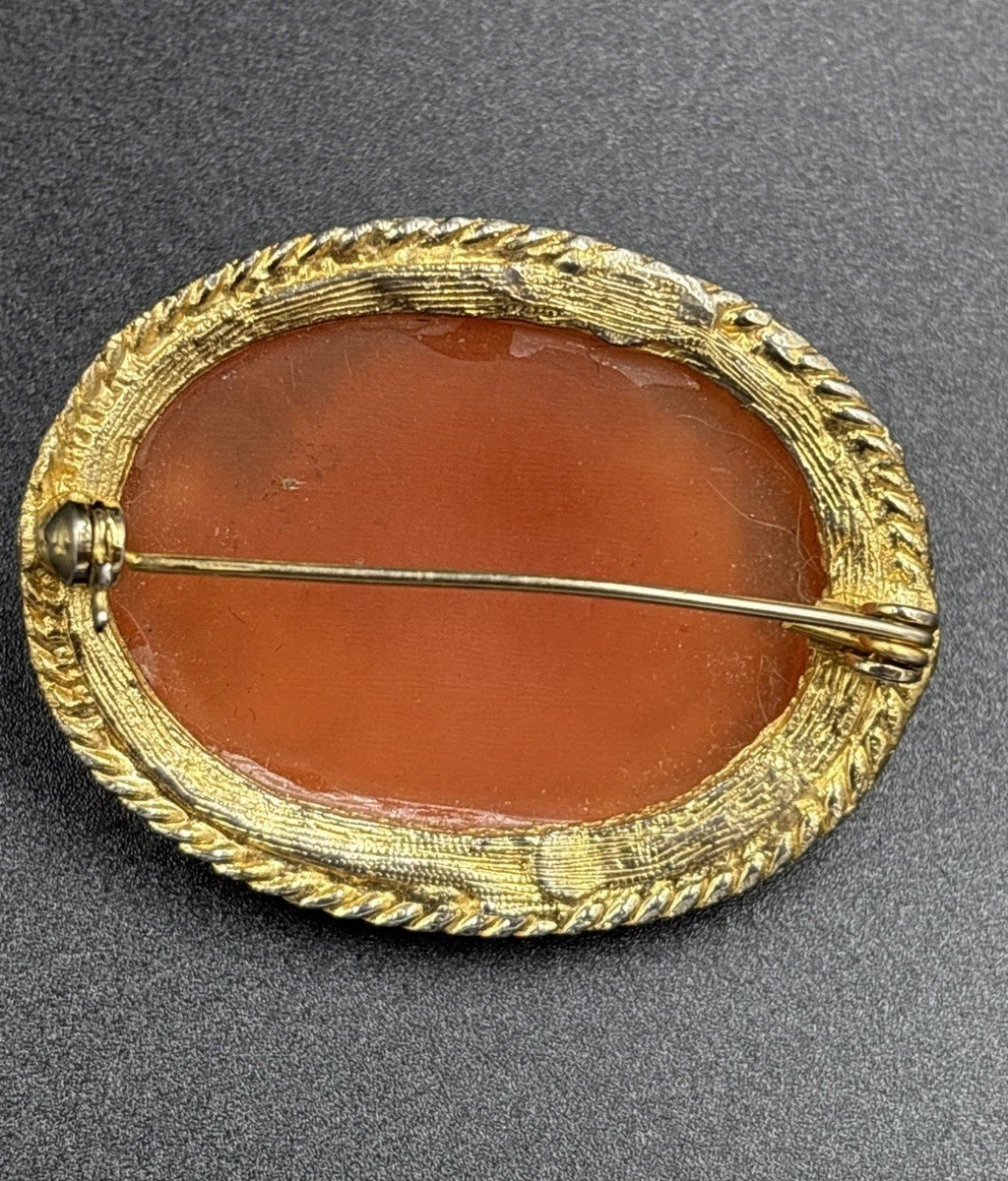 Vtg Sculpted Pink & White 2 Girls Sisters Brooch Pin Gold Tone.