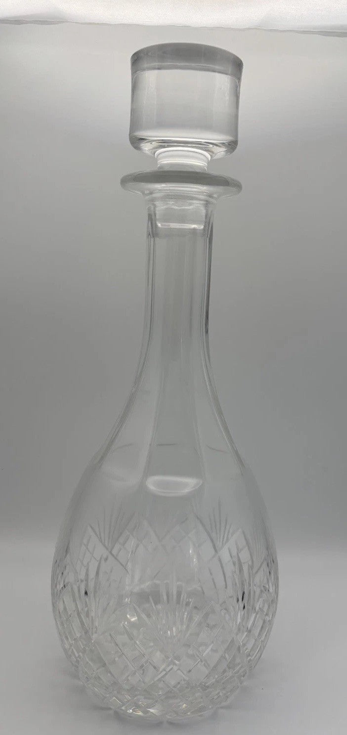 Cut lead crystal decanter diamond pattern detail