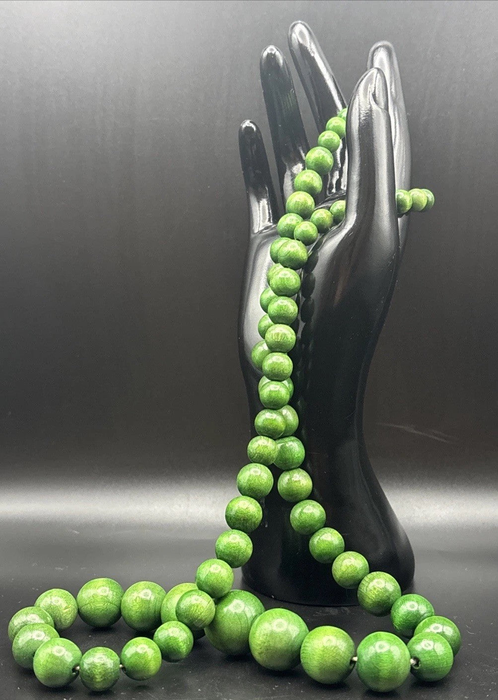 Vintage Art Deco Apple Green Faux Jade Wooden Bead Necklace Screw Clasp