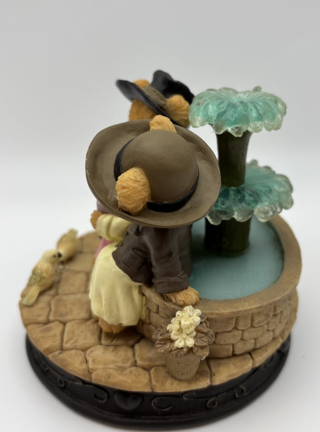 Vintage Avon Beary Bear 1998 Figurine – “Beary Bird Feeding Day”