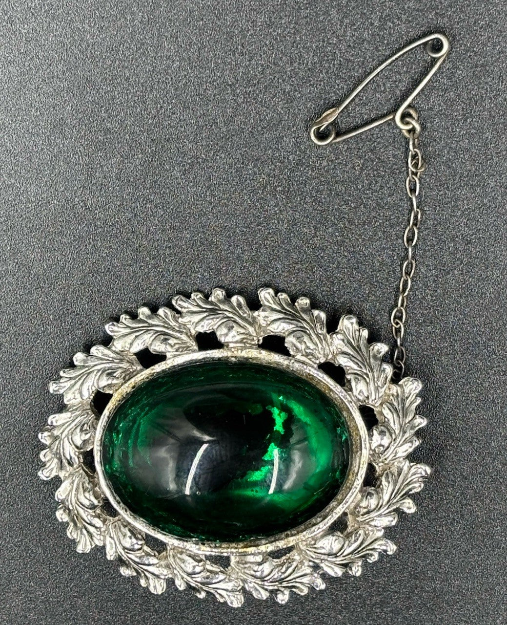Vintage Aurora Regd Signed Brooch Glass Emerald Green In Silver Tone Setting.