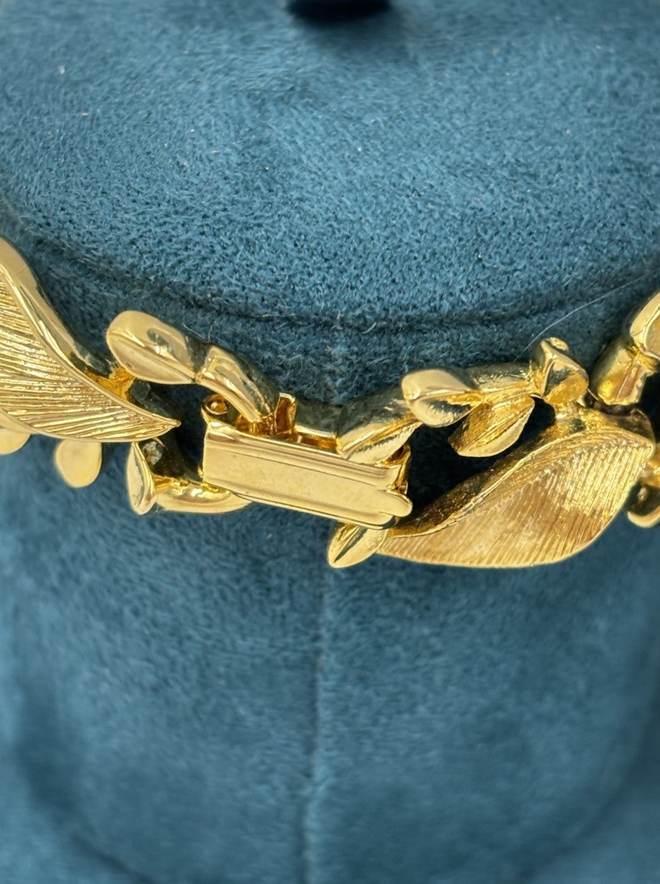 Vintage Gold-Tone Leaf Jewelry Set – Necklace, Bracelet & Earrings