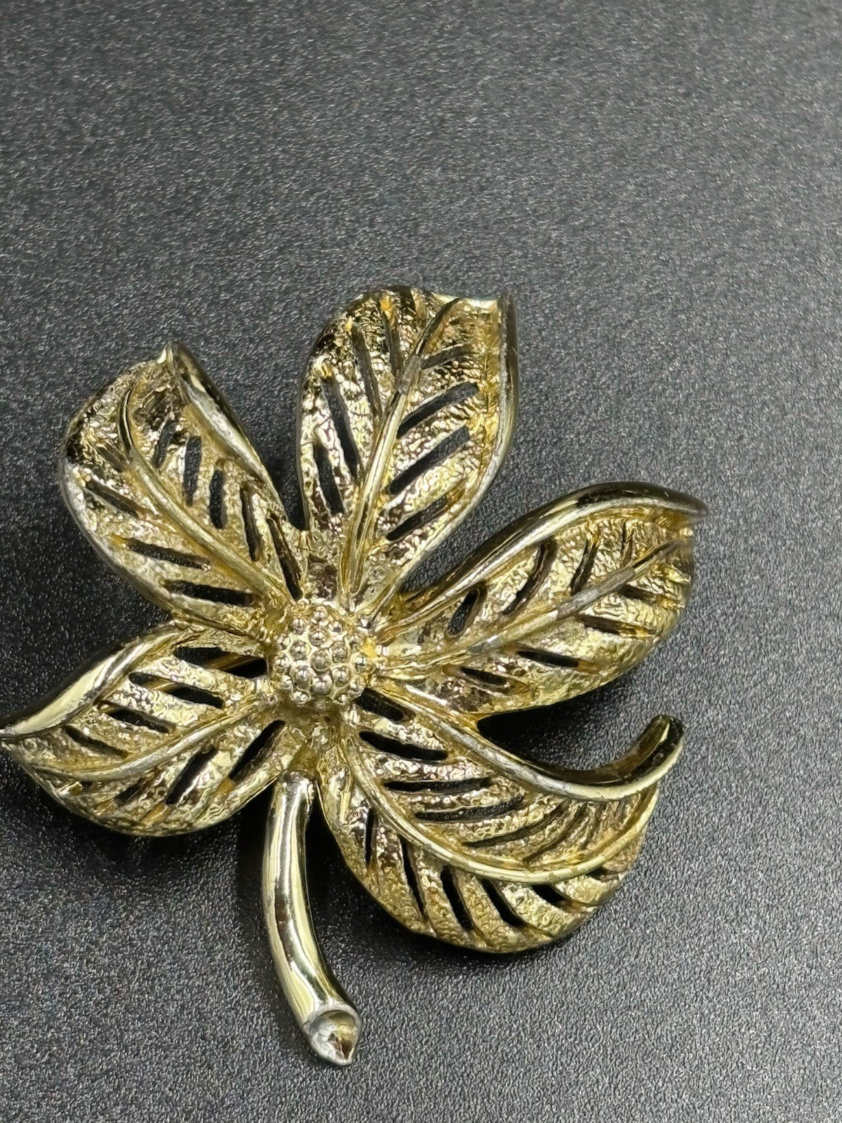 Vintage Sarah Coventry Signed Gold Tone Leaf Brooch