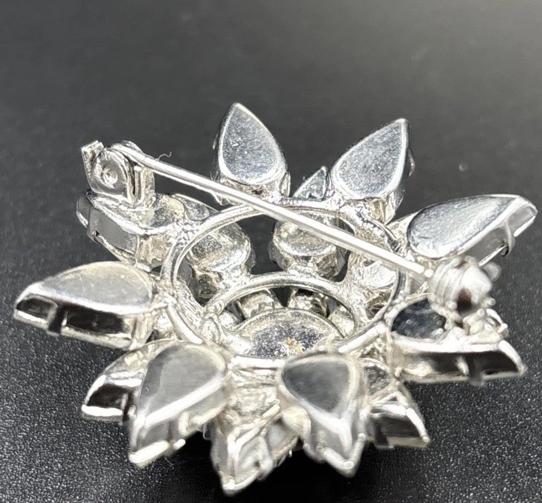 Vtg Donald Simpson Unsigned Crystal 3D Flower Or Snowflake Brooch 1950’s 3.3cm