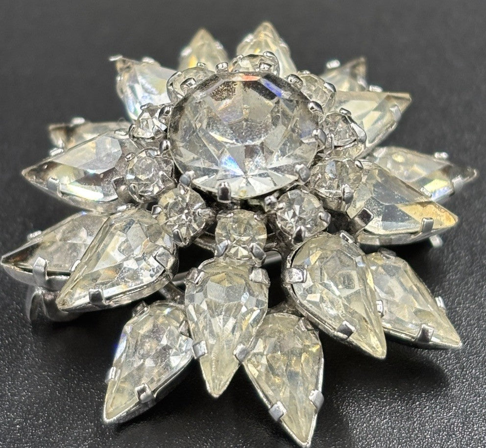 Vtg Donald Simpson Unsigned Crystal 3D Flower Or Snowflake Brooch 1950’s 3.3cm